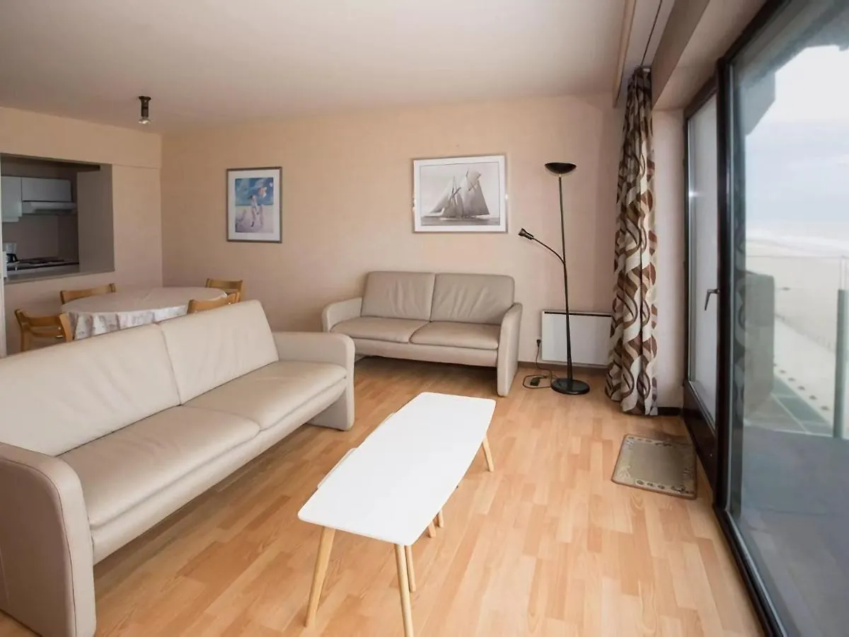 Canberra With Top Location On The Dike Middelkerke Apartment